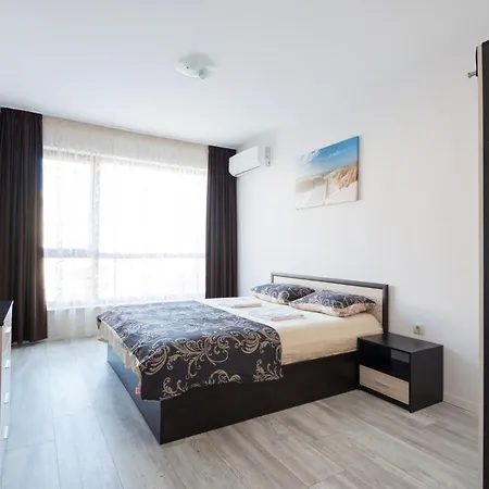 La Luxury غولدن ساندز