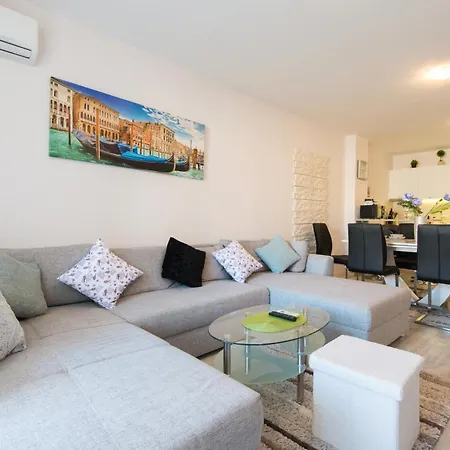 La Luxury * Златни пясъци