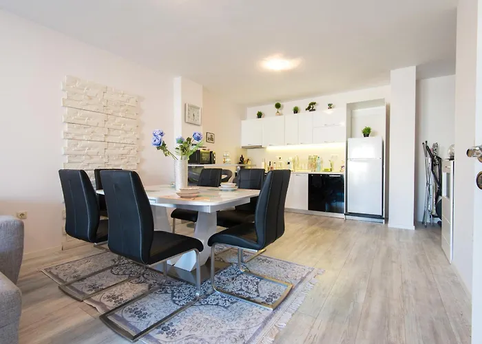 La Luxury Golden Sands