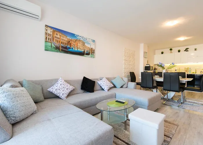 La Luxury * Golden Sands