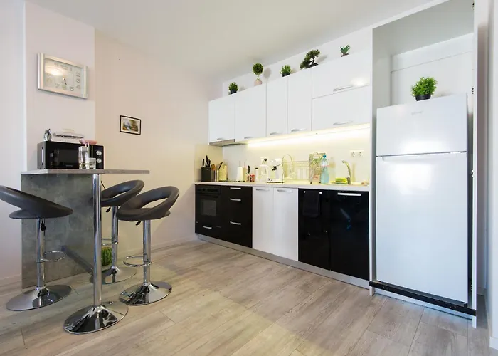 La Luxury Golden Sands